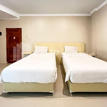 Hotel Andono Near Yia Mitra Reddoorz Temon Exteriör bild