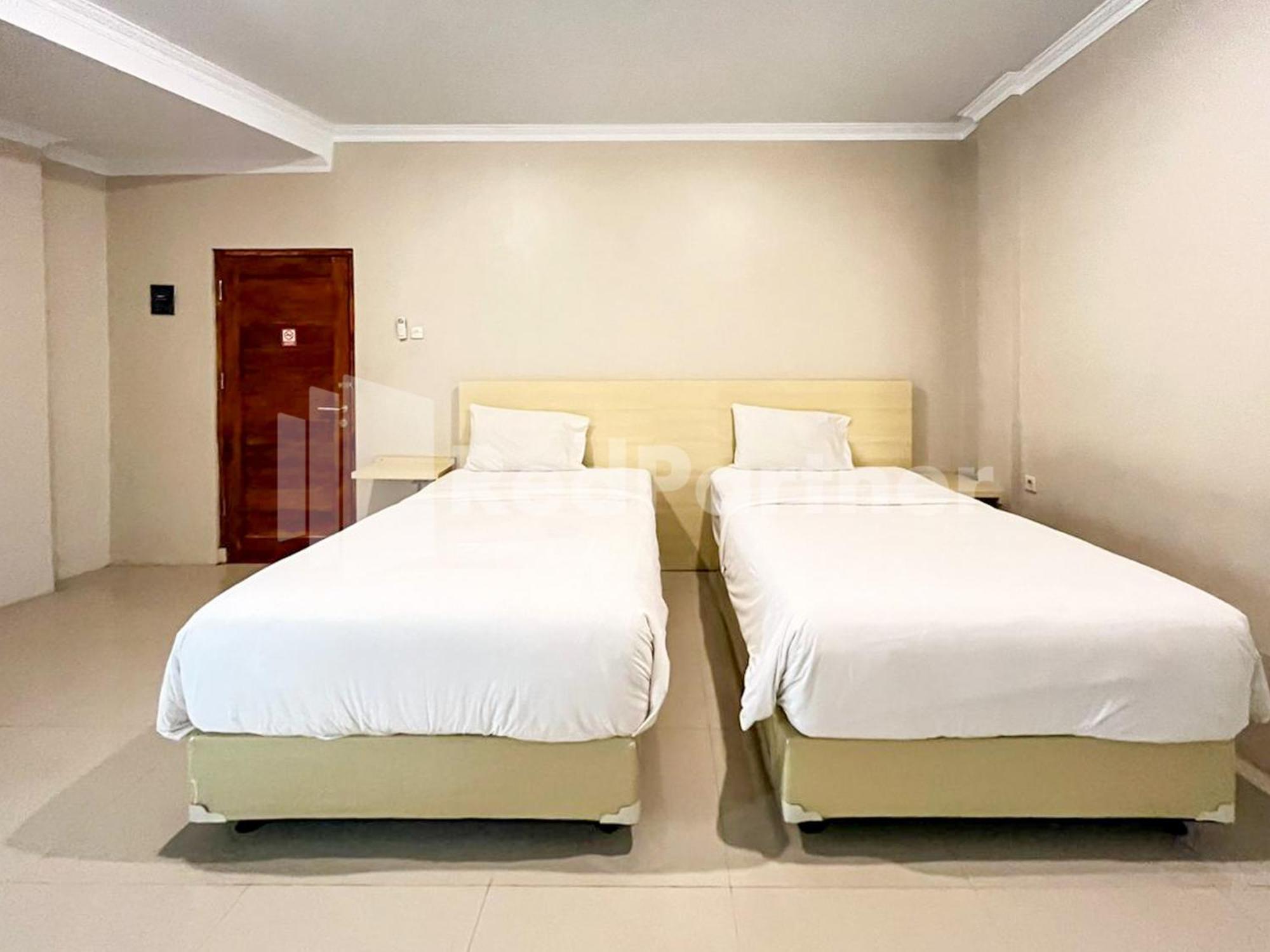 Hotel Andono Near Yia Mitra Reddoorz Temon Exteriör bild