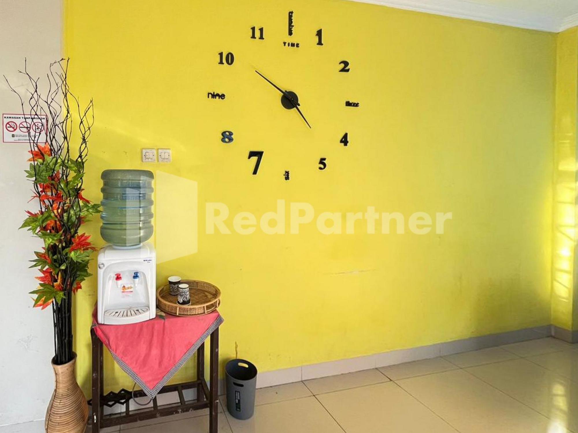 Hotel Andono Near Yia Mitra Reddoorz Temon Exteriör bild