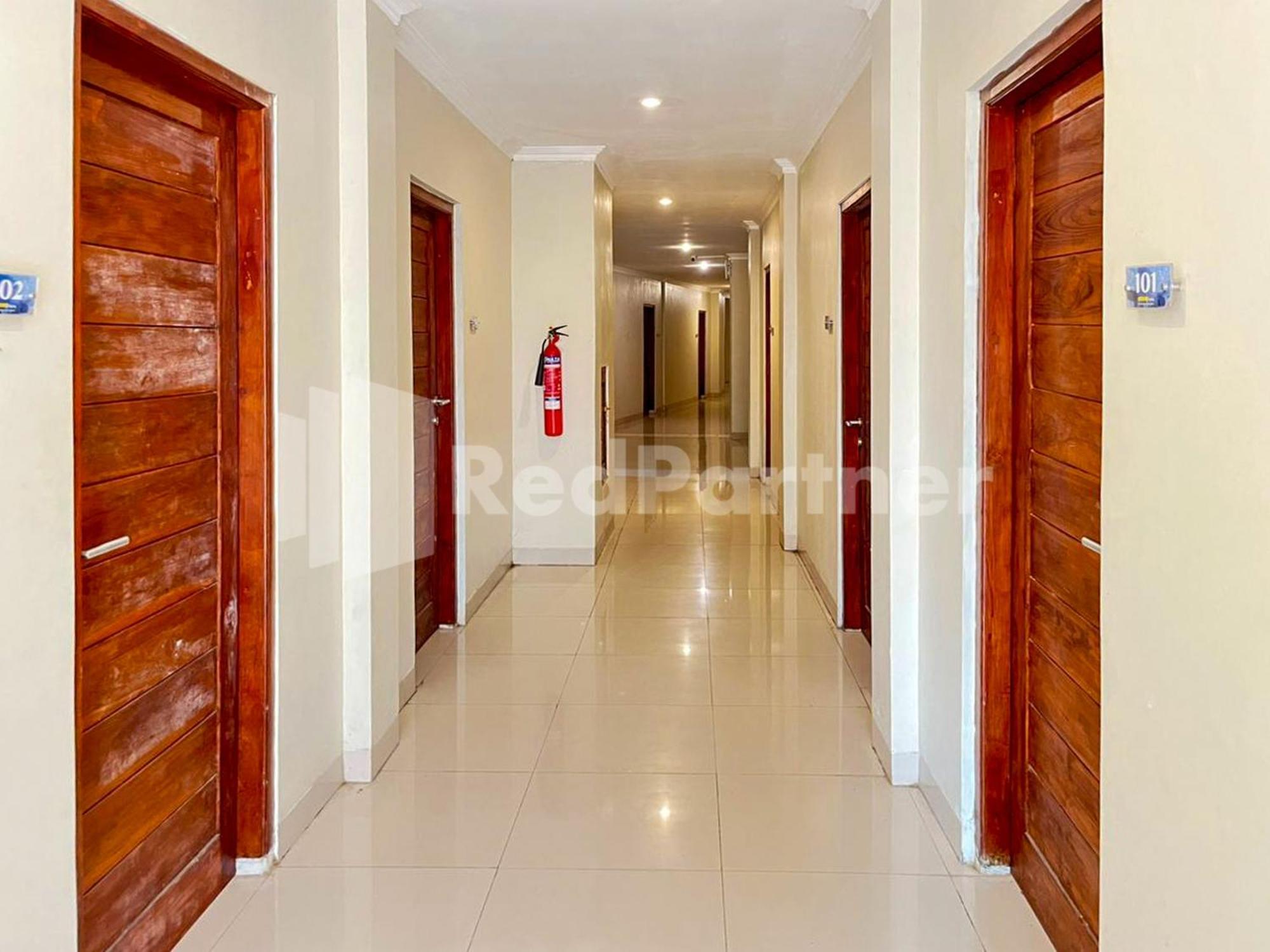 Hotel Andono Near Yia Mitra Reddoorz Temon Exteriör bild